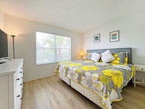 6 bedrooms, iron/ironing board, WiFi, bed sheets
