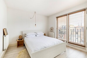 2 bedrooms, iron/ironing board, WiFi, bed sheets - Tranquil 2 Bedroom Apartment in East London (London)