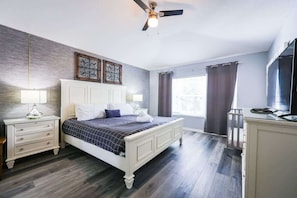 6 bedrooms, iron/ironing board, free WiFi, bed sheets