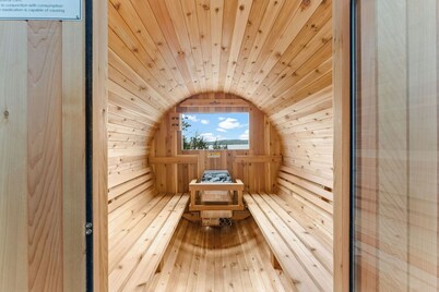 Lake Front Themed Kids Dream HotTub Sauna & Pools