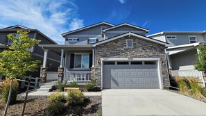 Exterior - Spacious 4-bedroom house in delightful Castle Rock with WiFi (Castle Rock)