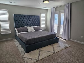 4 bedrooms, iron/ironing board, WiFi, bed sheets - Spacious 4-bedroom house in delightful Castle Rock with WiFi (Castle Rock)