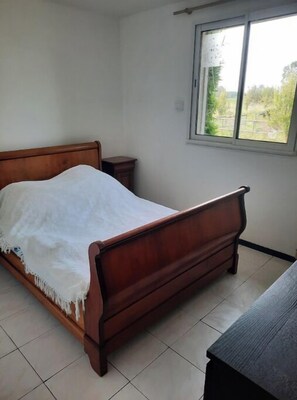 1 chambre, fer et planche à repasser, Wi-Fi, literie fournie