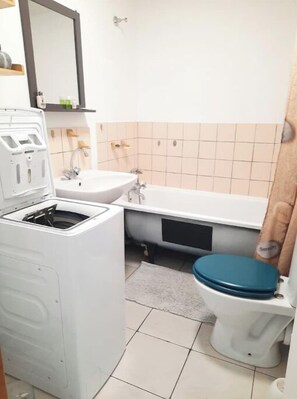 Hårføner, håndklær, såpe og sjampo