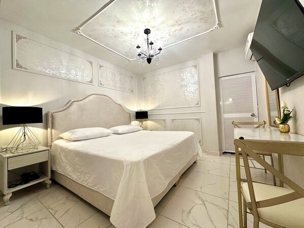 Kahden hengen premium-huone, 1 suuri parisänky | Ilmainen Wi-Fi, vuodevaatteet