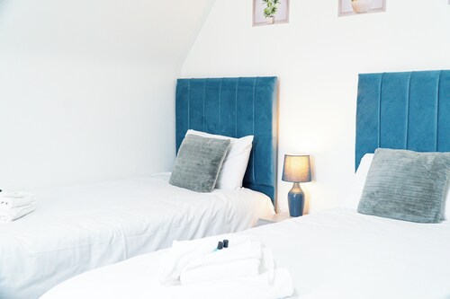 Central twin bed apartment