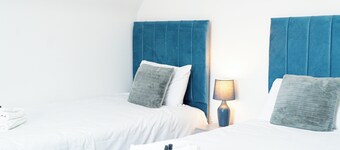 Central twin bed apartment