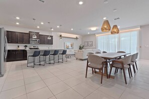 Dining - NEW 10Bedrooms At Windsor Island (Davenport)