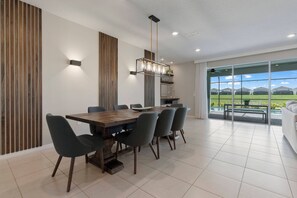 Dining - Brand 10 Spacious Beds At Windsor Island (Davenport)