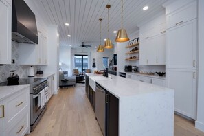 Private kitchen - Roof Top Views I Minutes to Broadway I Near German Town I Marathon Motors (Nashville)
