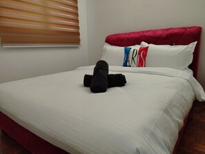 3 bedrooms, iron/ironing board, WiFi, bed sheets - Well Equipped Family Friendly House -3R- 7 to 11 Pax -15 minutes to City Centre  (Ipoh)