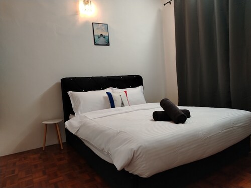 Well Equipped Family Friendly House -3R- 7 to 11 Pax -15 minutes to City Centre 