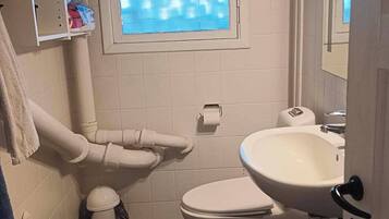 Dortoir partagé, 1 chambre, fumeur, patio | Salle de bain