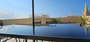 Outdoor dining - Valletta Penthouse Cathedral view Terrace  (Valletta)
