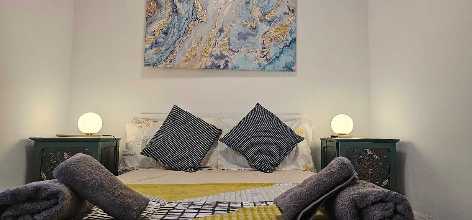 2 habitaciones, tabla de planchar con plancha y wifi gratis 