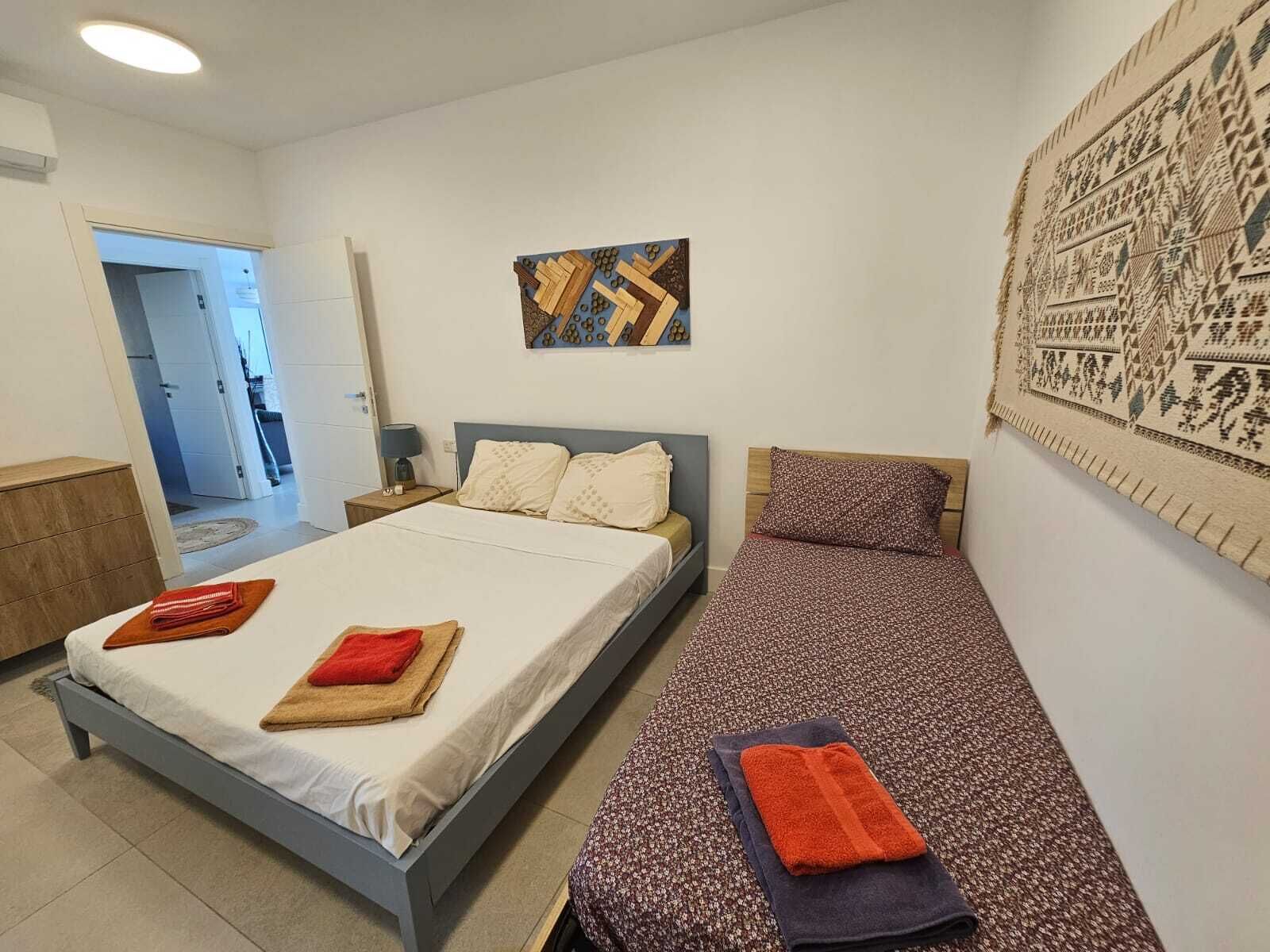 2 chambres, fer et planche à repasser, Wi-Fi gratuit, draps fournis