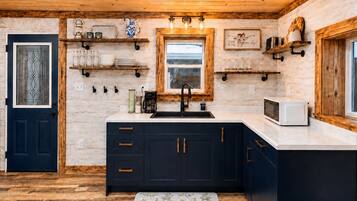 Coffee/tea maker, fridge, microwave, oven