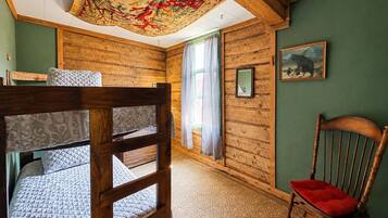4 bedrooms, free WiFi, bed sheets