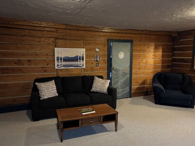Delightful little gingerbread 4-bedroom house with WiFi in Walden