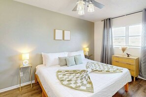 1 bedroom, desk, iron/ironing board, free WiFi - 1 Bed 1 Bath + Pool + Close to Beach (Cape Canaveral)