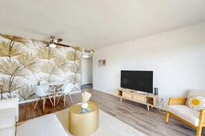 Smart TV - 1 Bed 1 Bath + Pool + Close to Beach (Cape Canaveral)