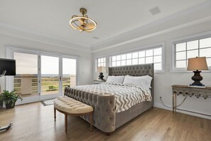 4 bedrooms, desk, iron/ironing board, free WiFi