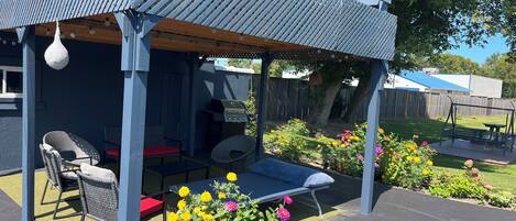 Huone, 1 keskisuuri parisänky, tupakointi kielletty | Terassi/patio