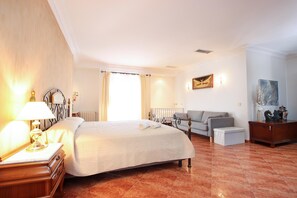 4 sovrum, värdeförvaringsskåp på rummet och strykjärn/strykbräda