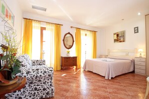 4 Schlafzimmer, Zimmersafe, Bügeleisen/Bügelbrett, kostenloses WLAN