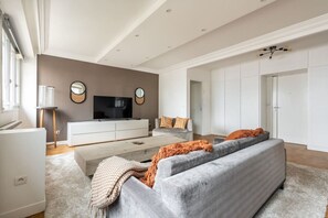 TV - Luxury apartment with Eiffel Tower view - Defense (Puteaux)