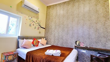 Deluxe Room, 1 Queen Bed