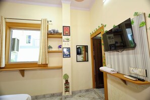 Deluxe Double Room | Premium bedding, memory foam beds, desk, free WiFi - Sia Taj Hotel nearest Taj Mahal Agra (Agra)