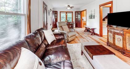 Secluded Crown Point Haven Near Golfing & Parks!