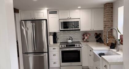 Private duplex (first floor) centrally located to beaches and the city of Miami.