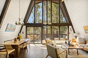 Smart-TV, Kamin, Videospiele, Stereoanlage