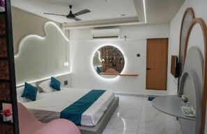 Desk, free WiFi - HOTEL RAJ PALACE (Amreli)
