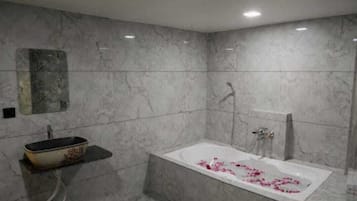 Separate bathtub and shower, free toiletries, towels, soap