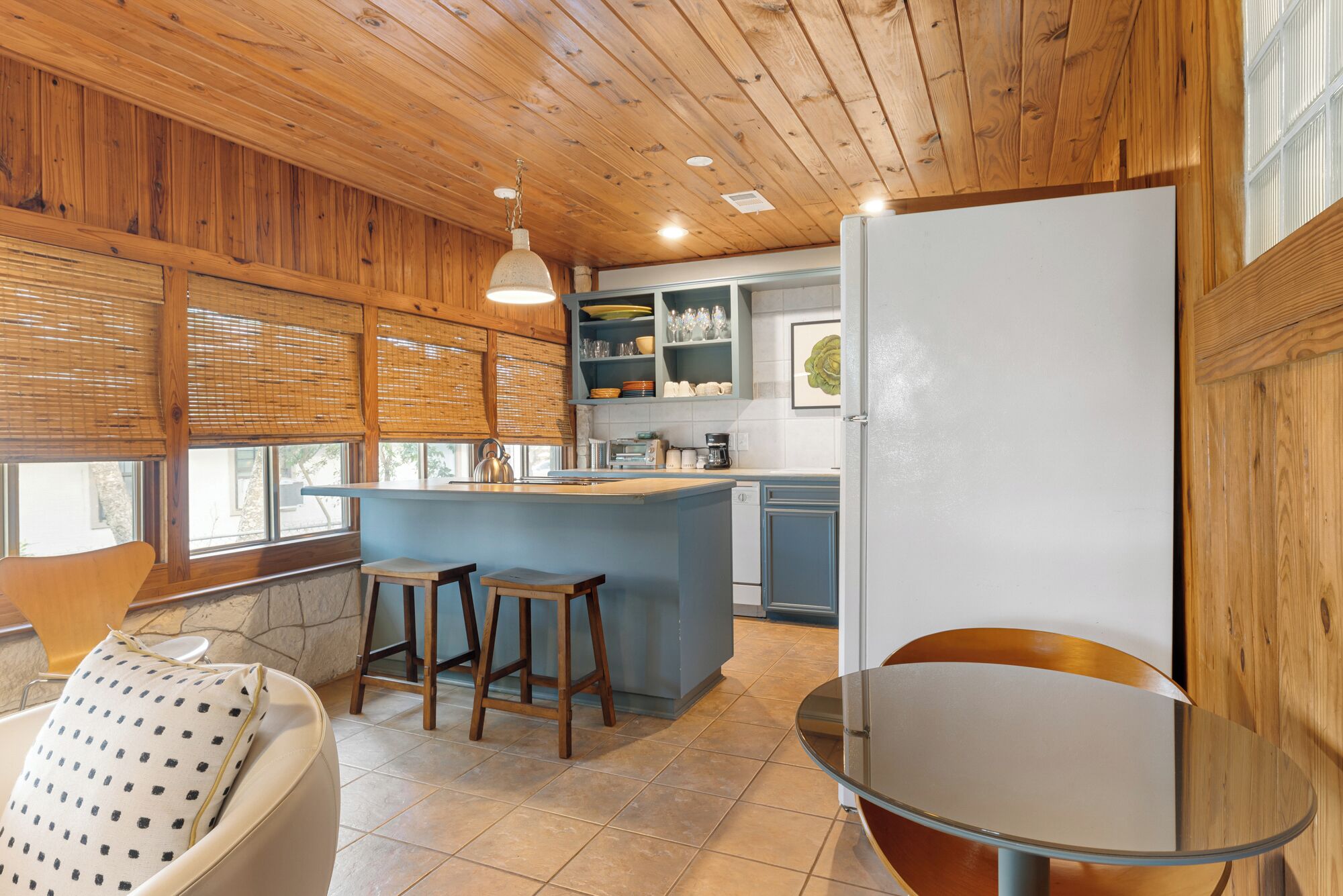 House, 2 Bedrooms, Patio, River View | Private kitchen | Full-size fridge, microwave, oven, stovetop