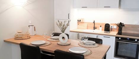 Micro-ondes, four, plaque de cuisson, lave-vaisselle