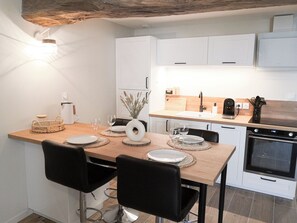 Microwave, oven, stovetop, dishwasher - L'escapade, Spacieux Duplex (Crémieu)