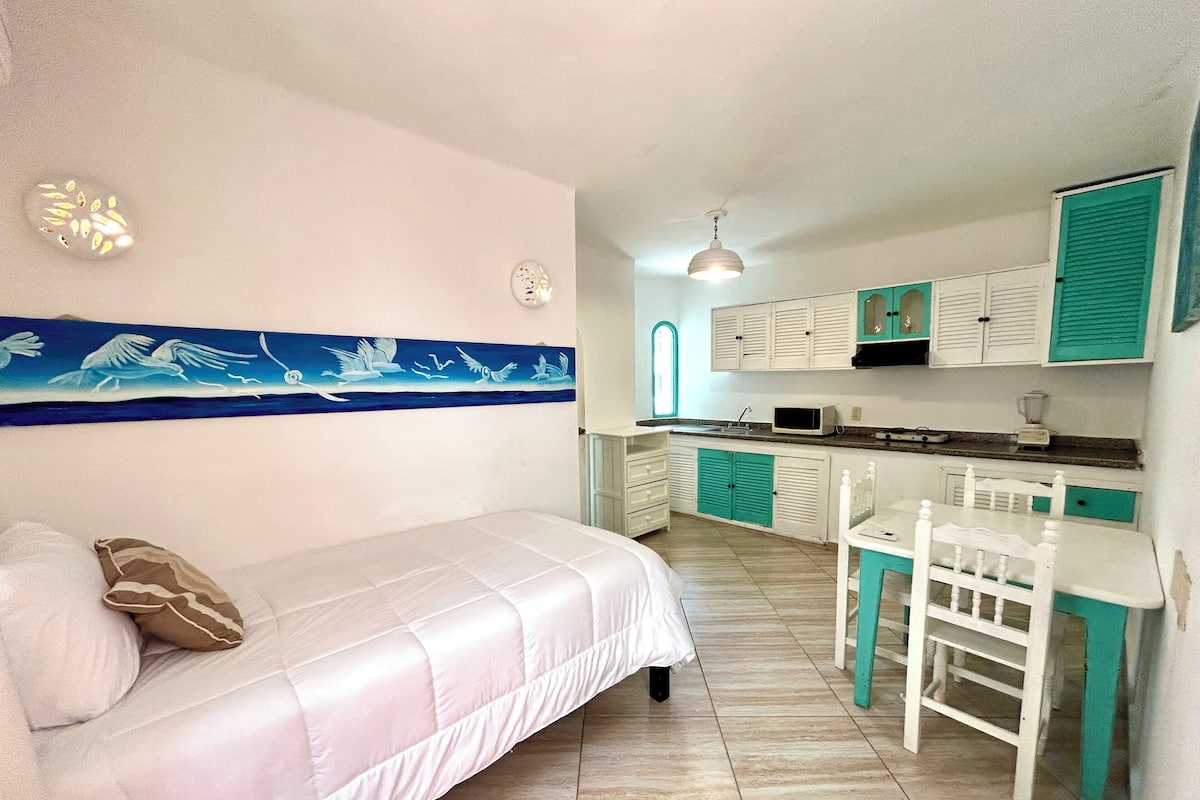 Standaard driepersoonskamer, uitzicht op binnenplaats | 2 slaapkamers, gratis wifi, beddengoed