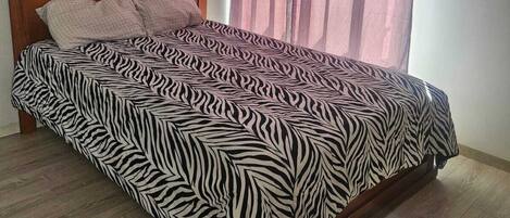 3 chambres, fer et planche à repasser, draps fournis