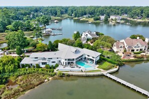 Exterior - Waterfront 5BR Luxury Retreat w/ Pool,Chef’s Kitchen–Sleeps 14 in Virginia Beach (Virginia Beach)