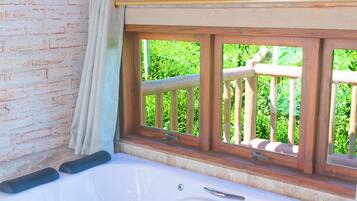 Private spa tub