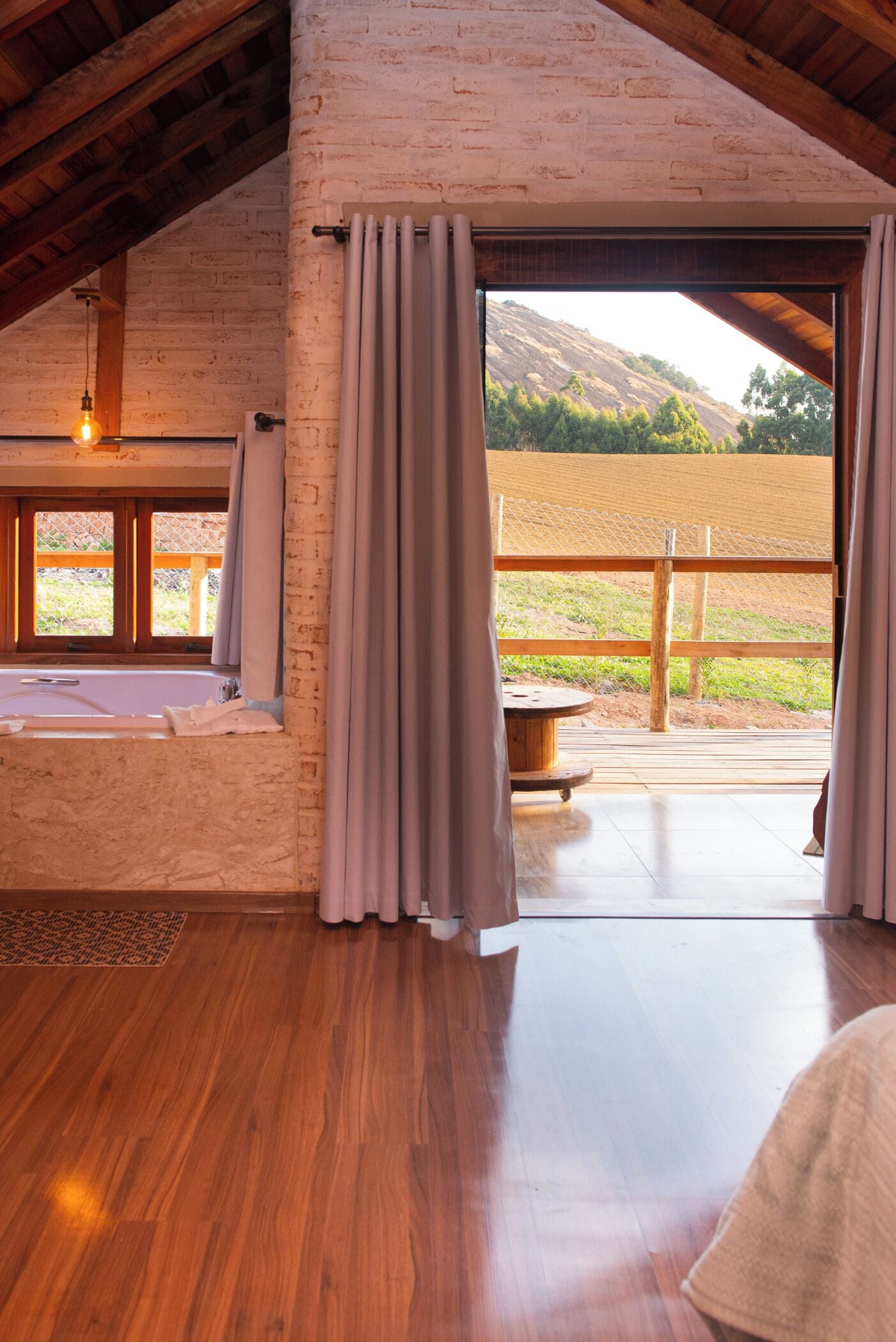 Chalé IV com hidromassagem e vista para as montanhas | Free WiFi