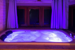 Chalé IV com hidromassagem e vista para as montanhas | Private spa tub - Pousada Alpes da Mantiqueira (Camanducaia)