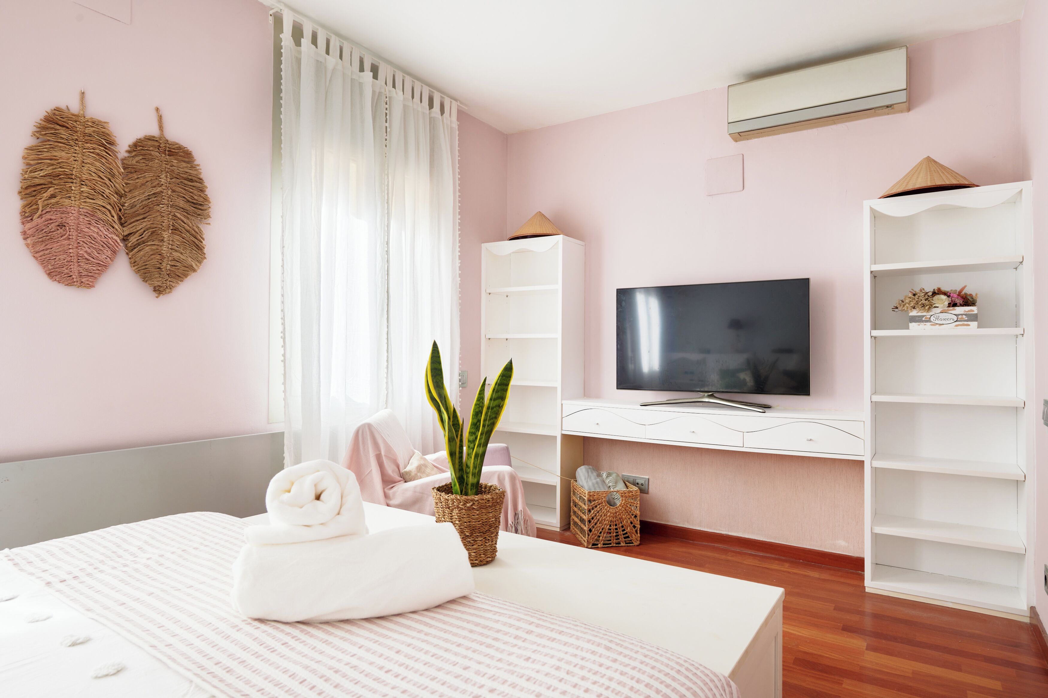 3 slaapkamers, een strijkplank/strijkijzer, wifi, beddengoed