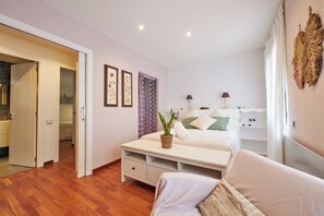 3 habitaciones, tabla de planchar con plancha, wifi y ropa de cama 