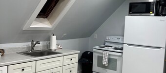 Hidden Gem 1-bedroom apartment in wonderful Old Orchard Beach with WiFi, AC