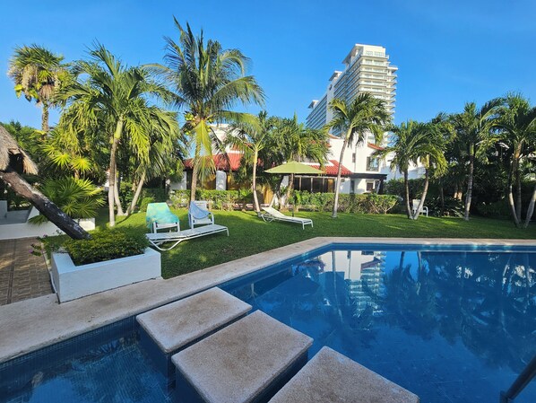 Pool - Charming 4-bedroom villa with WiFi, AC in enchanting Cancún (Cancún)